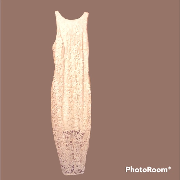 Alexia Admor Dresses & Skirts - Ivory lace overlay dress